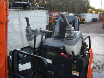 2016-hitachi-zx17u-5-44143179