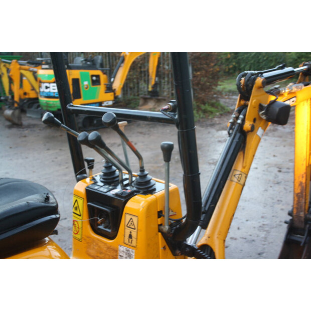 2018 جيه سي بي 8008 CT-44143220