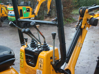 2018-jcb-8008-ct-44143220