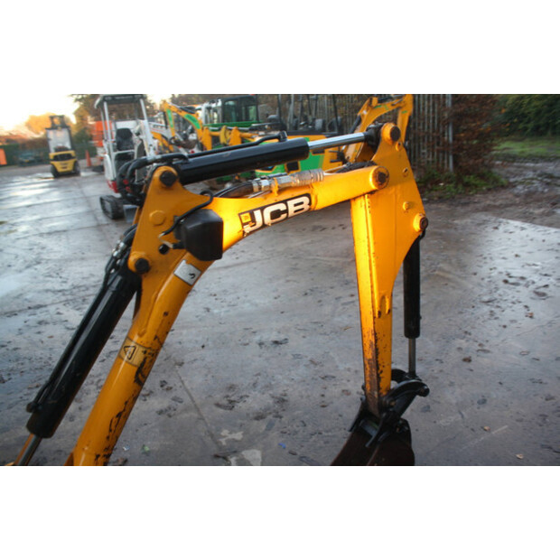 2018 جيه سي بي 8008 CT-44143222