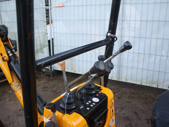 2018-jcb-8008-ct-44143227