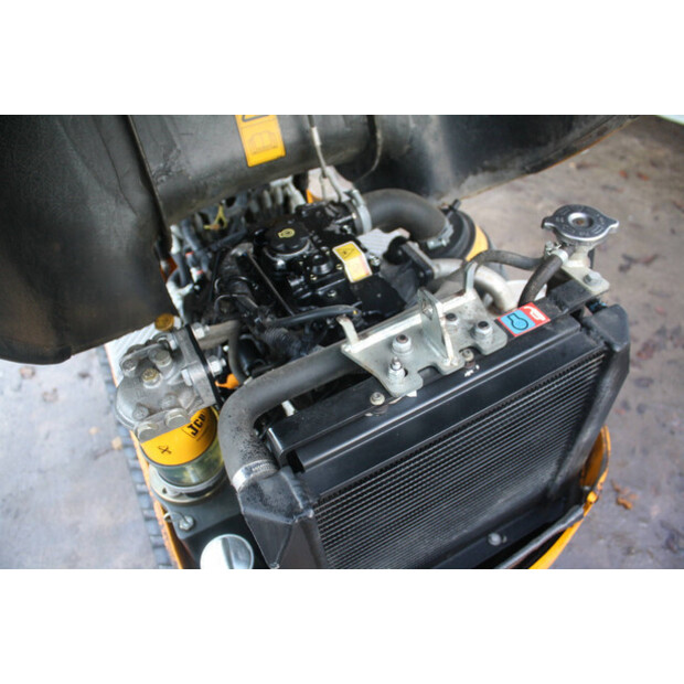 2018 جيه سي بي 8008 CT-44143228