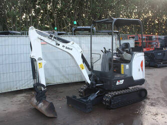 صورة ل حفارات صغيرة 2016 بوبكات E19