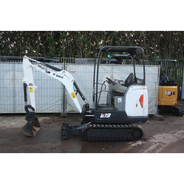 2016 بوبكات E19-44143320