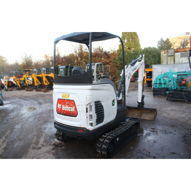 2016 بوبكات E19-44143326