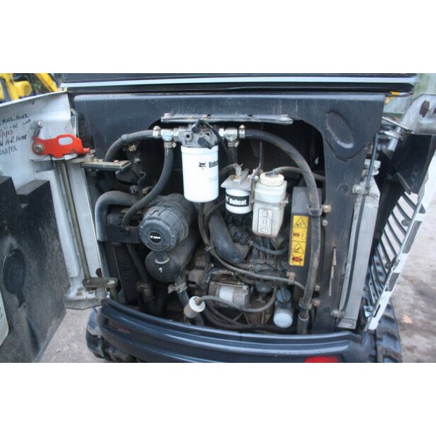 2016 بوبكات E19-44143328