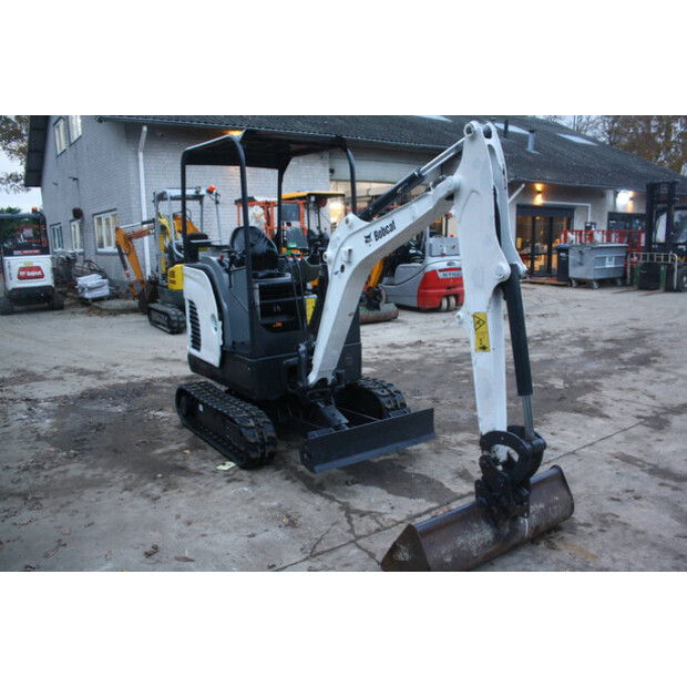 2016 بوبكات E19-44143332