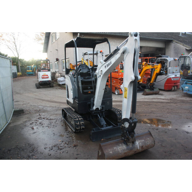 2016 بوبكات E19-44143341