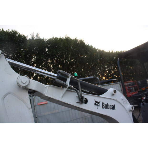 2016 بوبكات E19-44143342