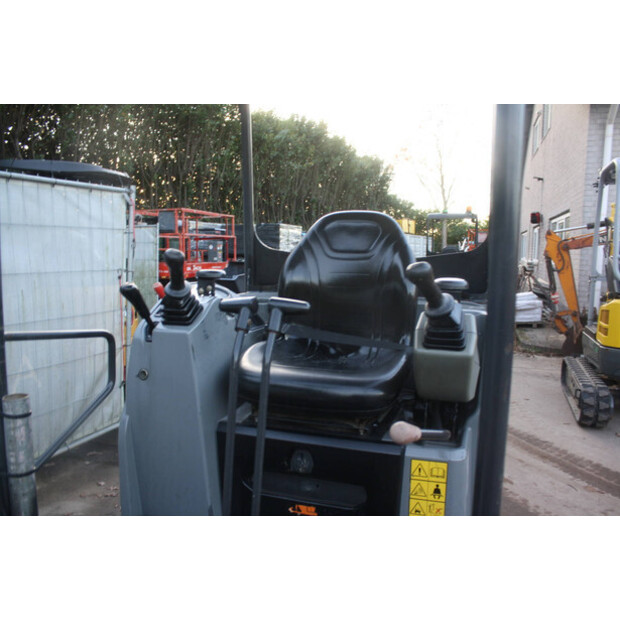 2016 بوبكات E19-44143343