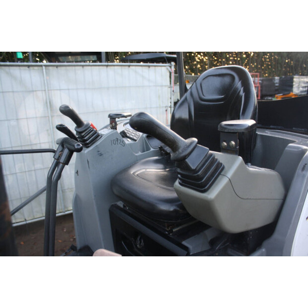 2016 بوبكات E19-44143345