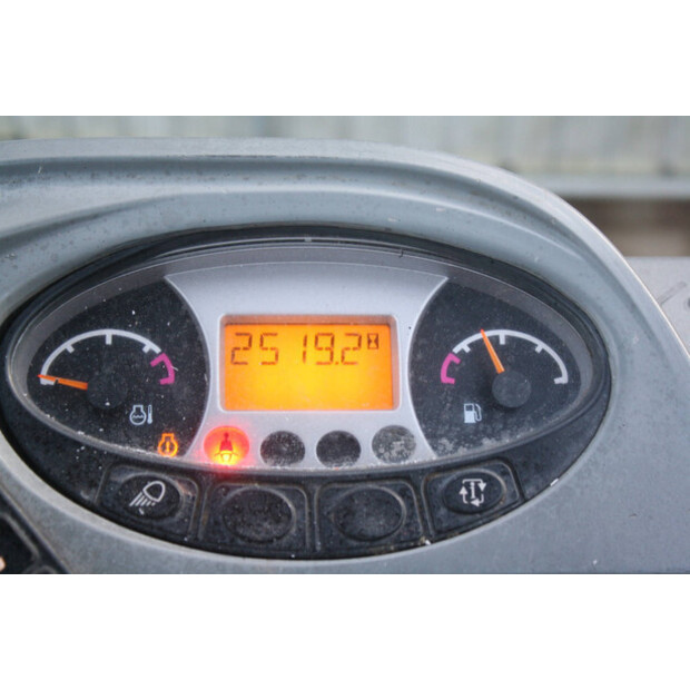 2016 بوبكات E19-44143346