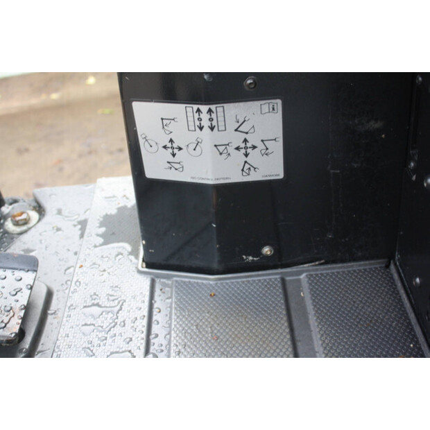 2019 جيه سي بي 15C-1-44143451