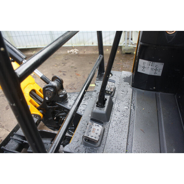 2019 جيه سي بي 15C-1-44143455