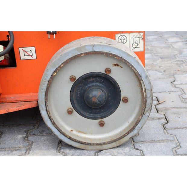 2008 جيه ال جي 2030 ES-44143767