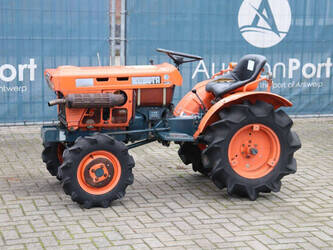 صورة ل تراكتورات زراعية كوبوتا B7001