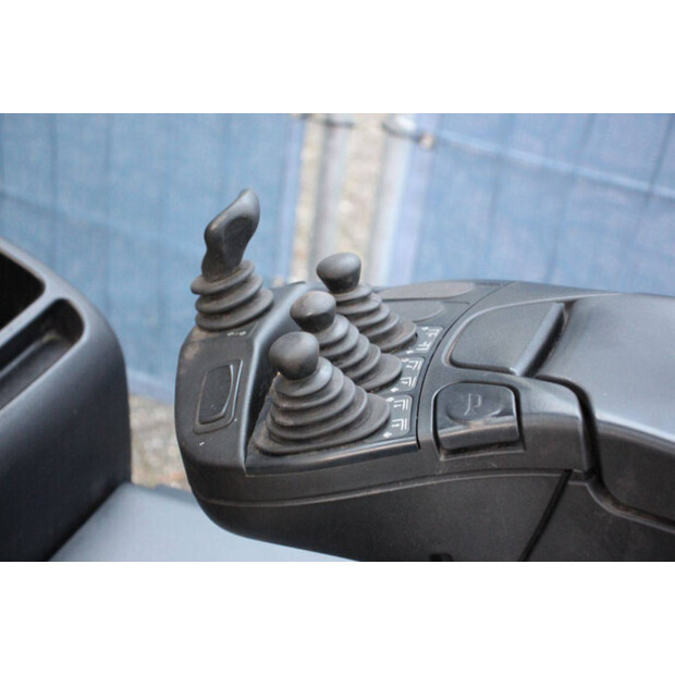 2017 ليندي E16C-02-44145999