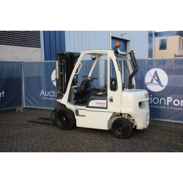 2014 نيسان Y1D2A25Q-44146244