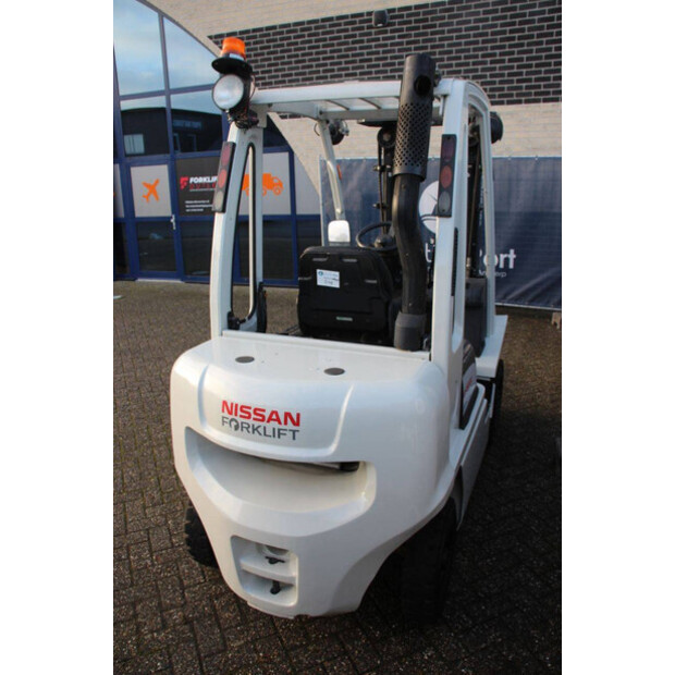 2014 نيسان Y1D2A25Q-44146246