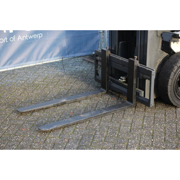 2014 نيسان Y1D2A25Q-44146250