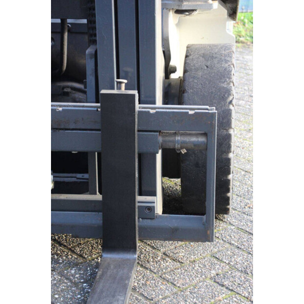 2014 نيسان Y1D2A25Q-44146252