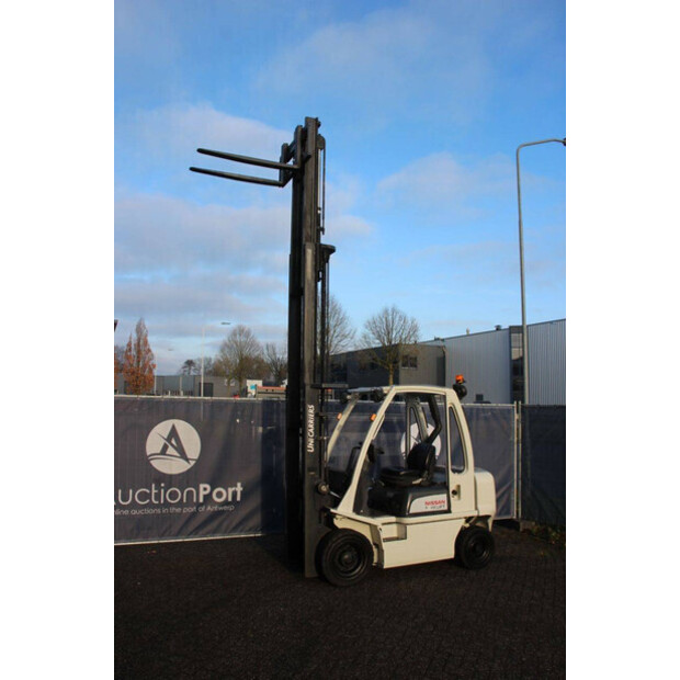 2014 نيسان Y1D2A25Q-44146269