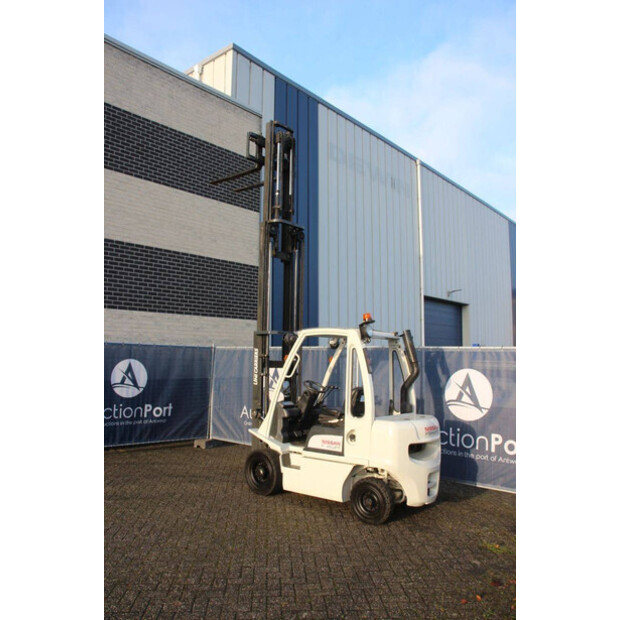 2014 نيسان Y1D2A25Q-44146271