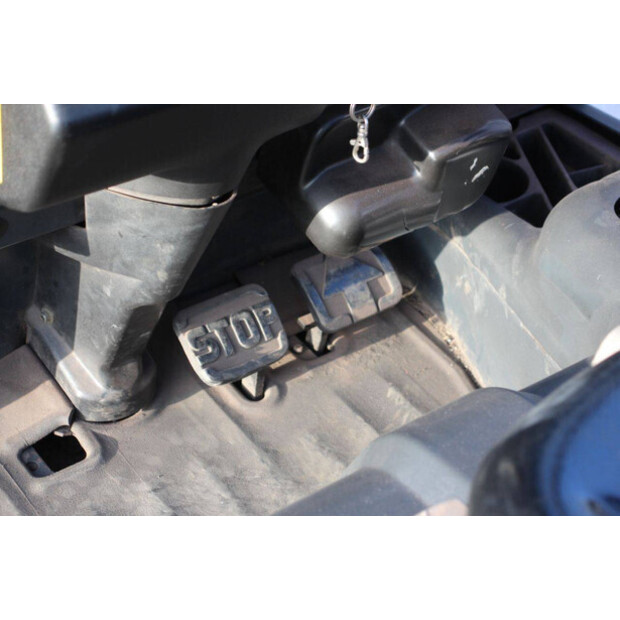 2001 ليندي E16-02-44146309