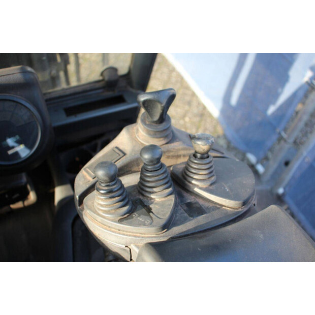 2001 ليندي E16-02-44146312