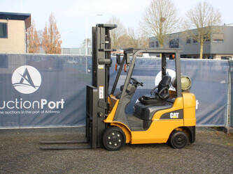 صورة ل رافعات شوكية 2019 كاتربيلر 2C5000