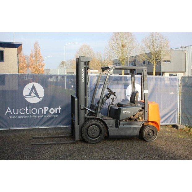 2011 Doosan D23S-3-44146443