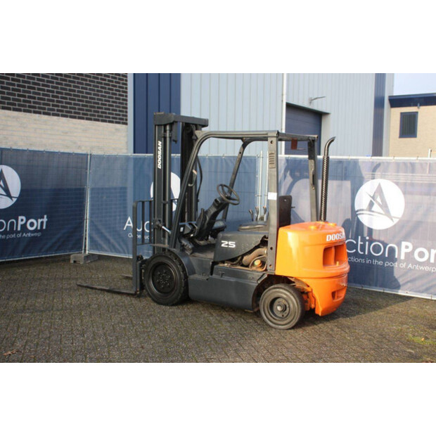 2011 Doosan D23S-3-44146445