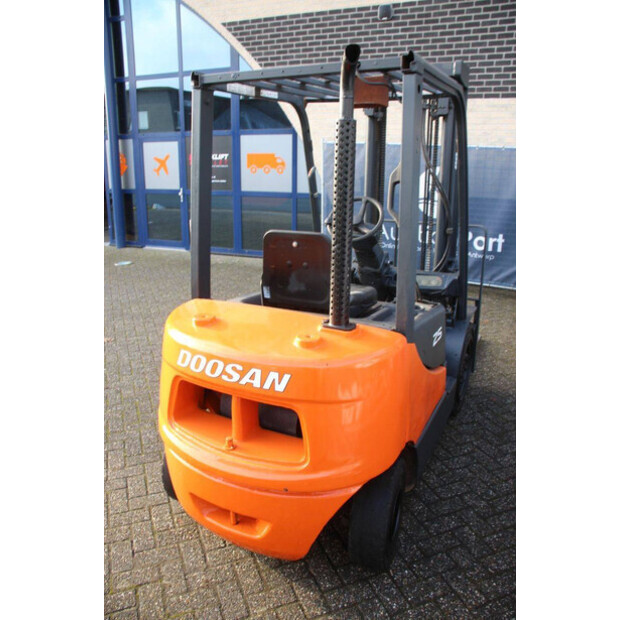 2011 Doosan D23S-3-44146447