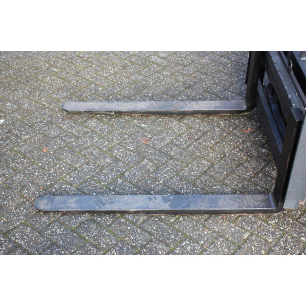 2011 Doosan D23S-3-44146453