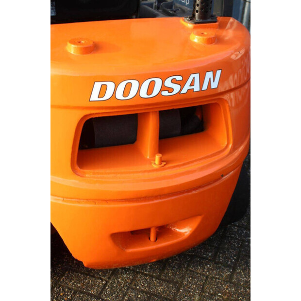 2011 Doosan D23S-3-44146456