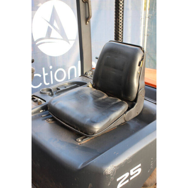 2011 Doosan D23S-3-44146463