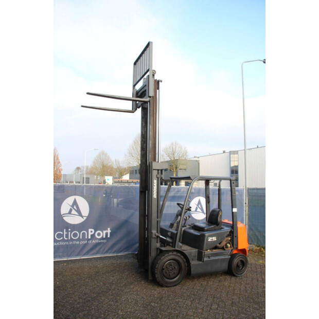 2011 Doosan D23S-3-44146466