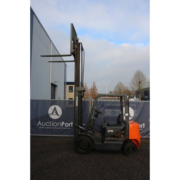 2011 Doosan D23S-3-44146467