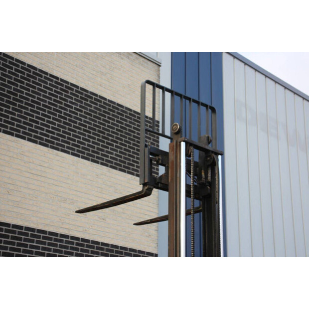 2011 Doosan D23S-3-44146469