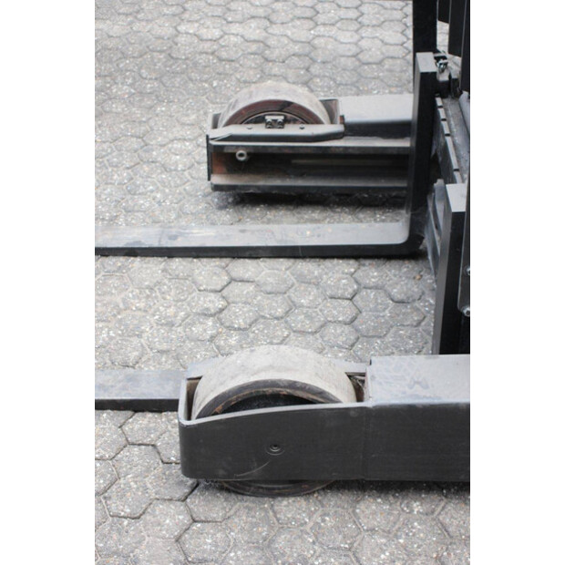 2010 بي تي RRE 200-44146580