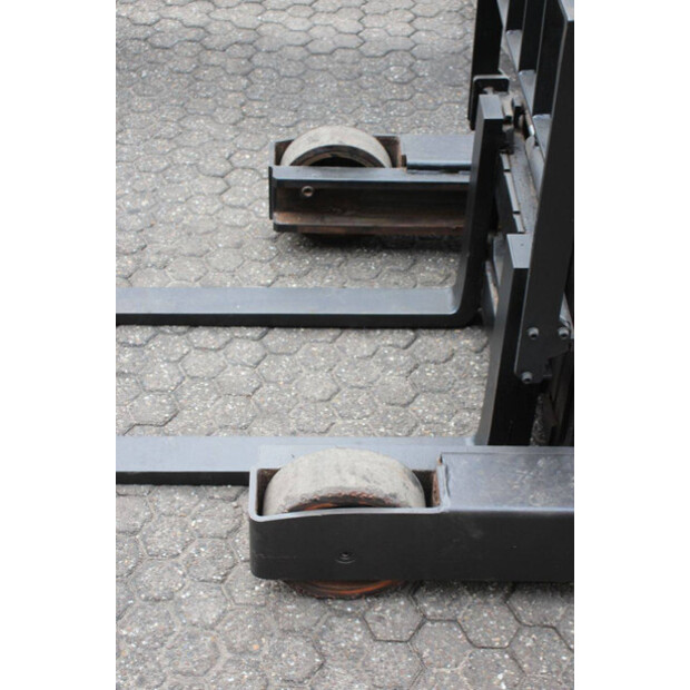 2010 بي تي RRE140-44146604