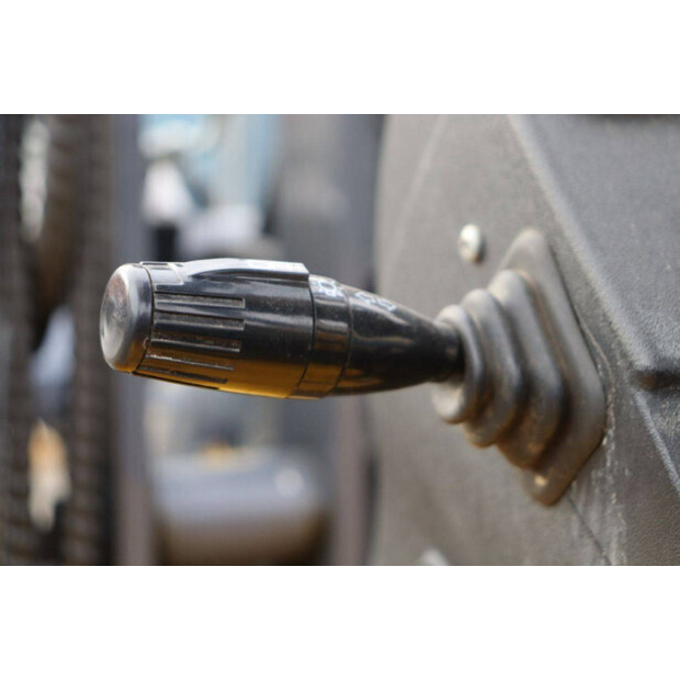 2020 Eurotrac 820/W12S-44147009