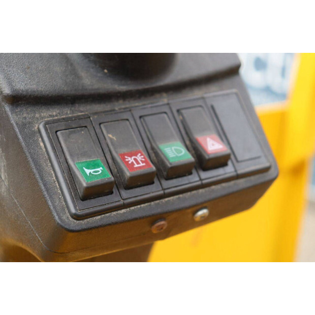 2020 Eurotrac 820/W12S-44147010