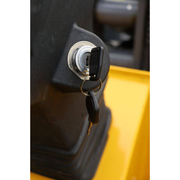 2020 Eurotrac 820/W12S-44147011