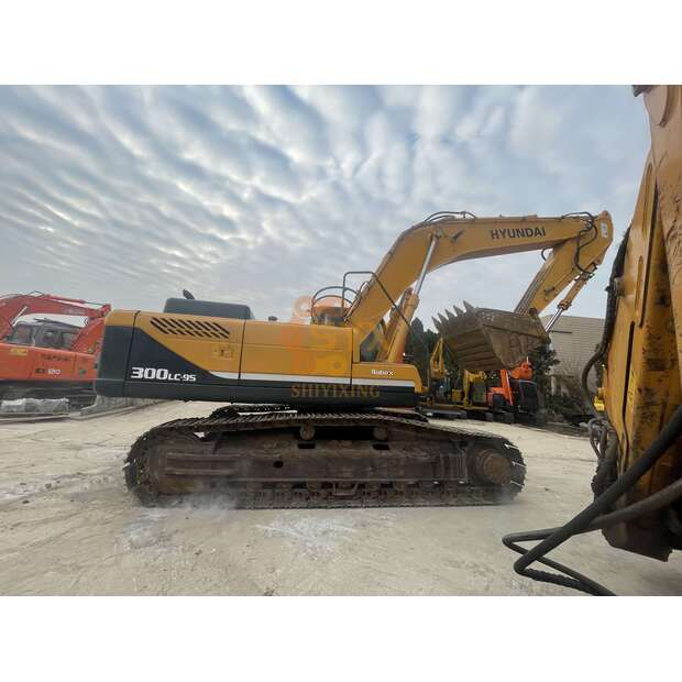 2023 هيونداي R300LC-9S-44147057