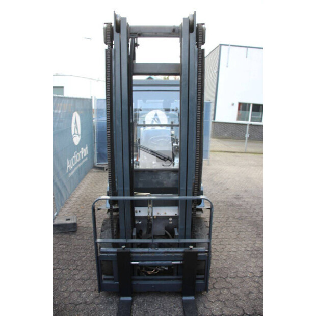 نيسان 25-44147785