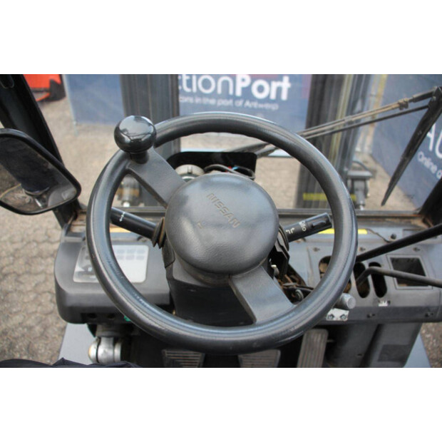 نيسان 25-44147801