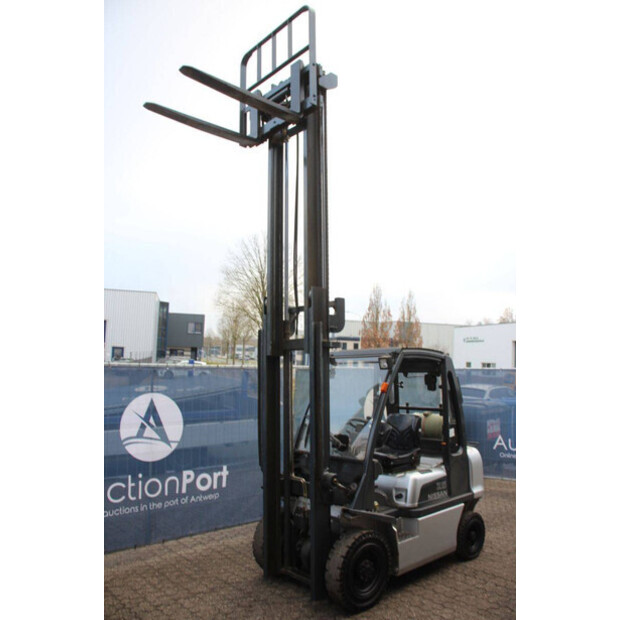 نيسان 25-44147804