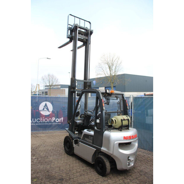 نيسان 25-44147806