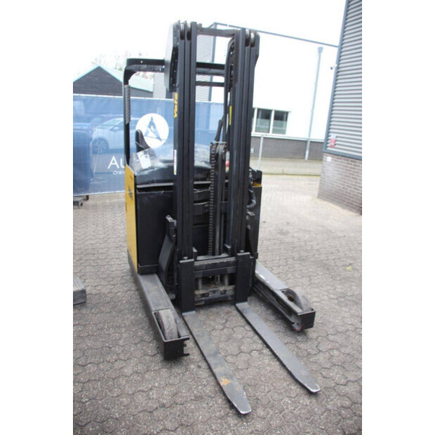 2009 Yale MR16-44147834